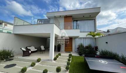 Casa em condomínio de alto luxo de 360m² no Recreio.