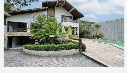 Casa de Luxo com 7 quartos, sendo 5 suítes, piscina, sauna, área gourmet em Condomínio Fechado na Barra da Tijuca