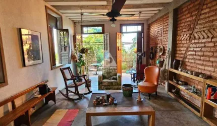 Privilégio Imóveis vende: Casa tríplex espaço, conforto e funcionalidade