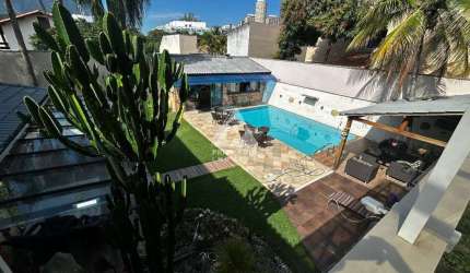 Casa duplex, com 5 quartos, 3 salas, adega, piscina, sauna no Condomínio Jardim Lagoa Mar Norte – Barra da Tijuca