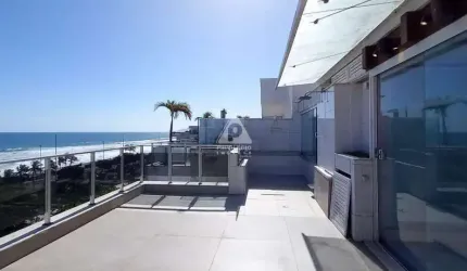 Salão em 3 amplos ambientes com sistema de iluminação, varanda, amplos quartos suites com varanda com vista para Pedra da Gávea - Praia da Barra
