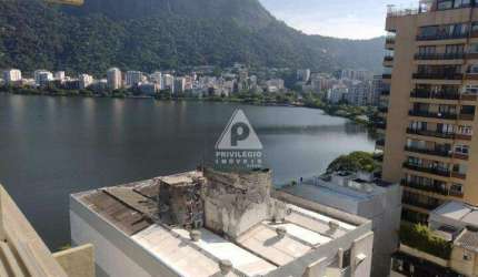Apartamento arejado, andar alto, claro, com ampla sala, 4 quartos, um escritório e um suíte, uma vaga de garagem