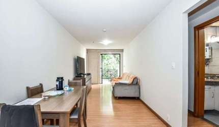 Flat 2 quartos com varanda e infraestrutura completa no Flamengo