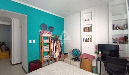 Saleta quarto reformado e mobiliado, quadra da praia, sol da manhã em Copacabana