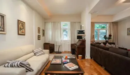 Apartamento 2 quartos, com uma suíte em Copacabana.