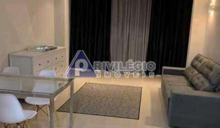 Excelente apartamento Reformado, próximo ao Mar de Copacabana