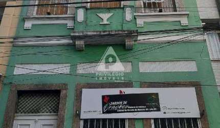 Prédio comercial com 4 pavimentos rua Esteves Júnior na Praça São Salvador