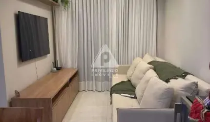 Excelente apartamento reformado 3 quartos, suíte, 1 vaga no Cachambi