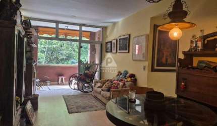 Apartamento na Gávea, com 86m2, 2 quartos, sendo1 suíte, 1 vaga escriturada, DCE, fundos com vista para a mata. Claro e arejado