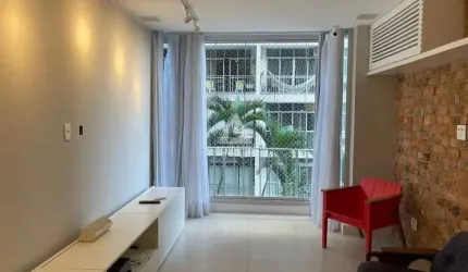 Apartamento totalmente reformado na Assis brasil !!!