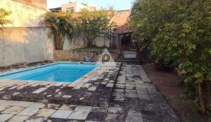 Excelente Casa na Ilha do Governador! 4 quartos, 5 banheiros, 3 vagas, com piscina e uma grande área de lazer!