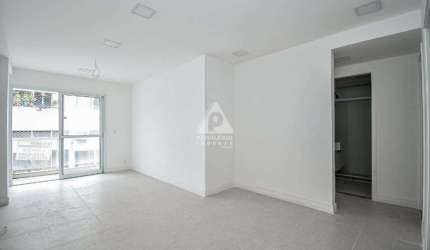 Excelente apartamento de 3 quartos em Botafogo com 2 varandas e vaga. Prédio com infraestrutura.