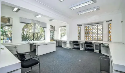 Excelente Casa duplex com 548m² na Urca, comercial ou residencial com 8 salas, vaga de garagem, documentação perfeita.