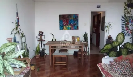 Varanda, sala em 2 ambientes, original 3 quartos, com dependências completas.