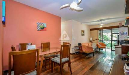 Apartamento com 2 quartos (sendo 1 suíte), varanda e 1 vaga em Botafogo, RJ.