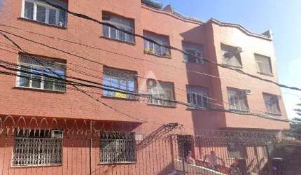 Apartamento 2 quartos com sala de janelas amplas, cozinha, área de serviço em Santa Teresa