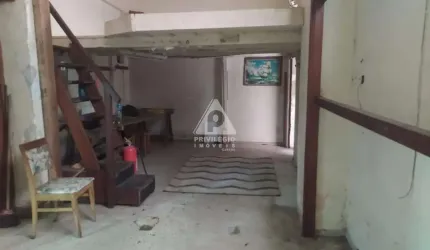 Loja a venda na Rua da Passagem