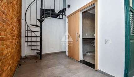 Apartamento tipo casa, 1 quarto, 48 m², reformado, Laranjeiras