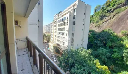 Flat à Venda – 1 Quarto, Mobiliado e com Vista para a Montanha!