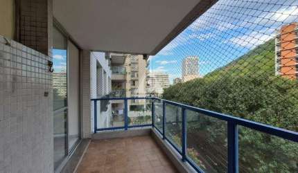 Oportunidade! Apartamento de 02 quartos, varanda e vaga no Humaitá - 80m² - total infraestrutura.