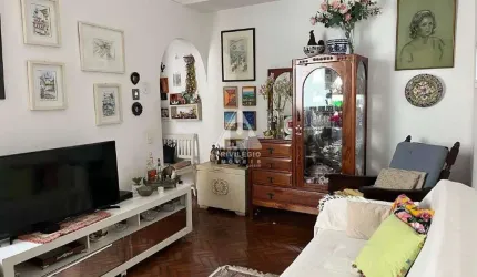 Em Copacabana! Excelente apartamento de dois quartos em rua super cobiçada! É oportunidade!
