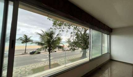 Apartamento com vista mar, tipo garden, sala ampla, 4 quartos, suíte, 290 m², 2 vagas de garagem, na Delfim Moreira, Leblon.