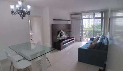 Apartamento com 2 quartos, varanda, vaga de garagem, no Leblon, vista para o Cristo Redentor