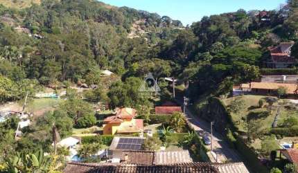 Casa Triplex com 3 suítes (hidromassagem na suíte principal) em Condomínio com Total Infra em Itaipava.