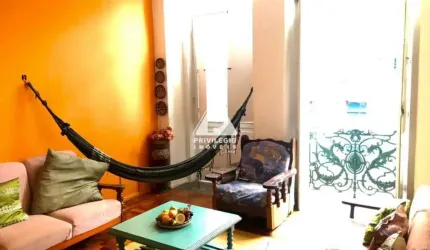 Casa triplex com 10 quartos, hotel/hostel, colado ao metrô da Glória