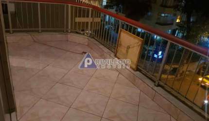 Apartamento de 1 Quarto, com varanda e vaga no Catete
