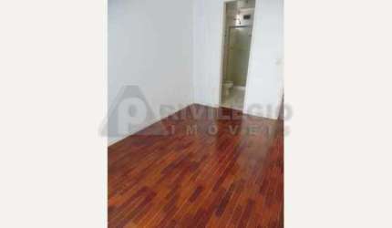 Excelente apartamento 2 quartos no Cosme velho
