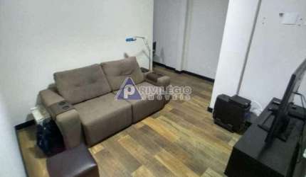 Excelente sala e quarto com vaga em Botafogo.