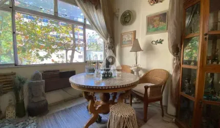 Apartamento de 03 quartos amplos, claros e arejados. Sala ampla em dois ambientes