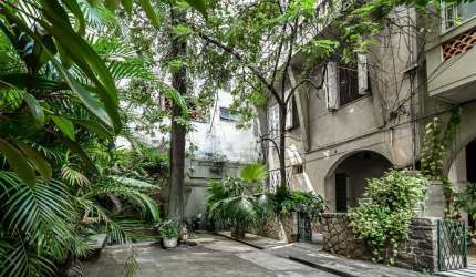 Casa de Vila triplex de 6 quartos, 3 banheiros, dependência, área externa, em Copacabana.