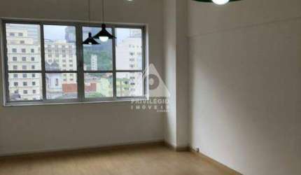 Sala comercial no Centro do Rio de Janeiro de 35m². Próximo ao metrô da estação Uruguaiana. Vista Cristo Redentor