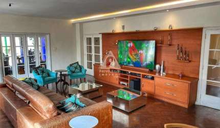 Apartamento composto por 3 Salas, 4 Quartos com 2 suites de frente com vaga no flamengo