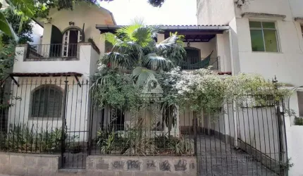 Casa Duplex [Tipo Urca] com 165m² - Com 4 Quartos (Todos Com Varanda); 2 Suite; Vaga.