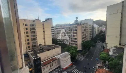 Bom para AirBnB - Studio (Conjugado) com 27m², todo reformado dividido em saleta e quarto, imóvel de andar alto, claro e arejado