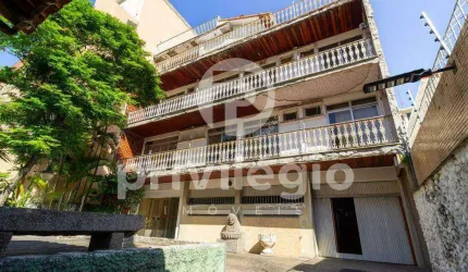 Prédio na Barra da Tijuca com 2 apartamentos e 1 cobertura