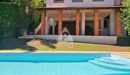 Casa à venda de 6 quartos com piscina/ 2 vagas e vista livre em Laranjeiras RJ