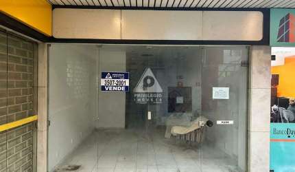 Loja com dependência na Rua da Alfandega