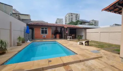 Casa de condomínio para venda possui 262 metros quadrados com 4 quartos