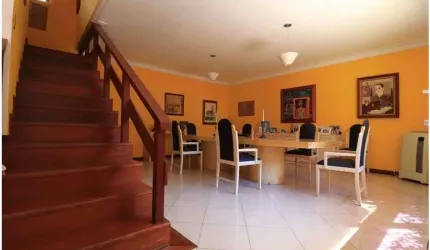 Casa de condomínio para venda tem 297 metros quadrados com 4 quartos