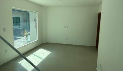 Casa a Venda em Ótima Localidade