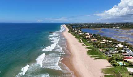 Casa 4 suítes pé na areia e vista lagoa Condomínio Praia dos Lagos  -Itacimirim
