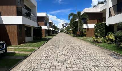 Casa duplex 4/4 sendo 3 suítes PORTEIRA FECHADA em Buraquinho