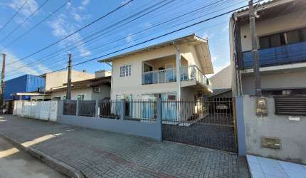 Sobrado na praia com 5 quartos à venda no bairro Ubatuba em São Francisco do Sul