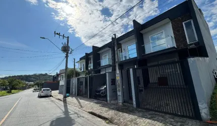 Sobrado averbado com 2 quartos à venda no bairro Glória