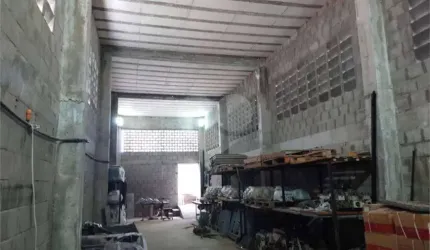 Galpão/Depósito/Armazém para venda tem 260 metros quadrados com 3 quartos