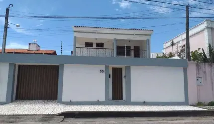 Casa para venda tem 228 metros quadrados com 3 quartos em Cocó - Fortaleza - Ceará